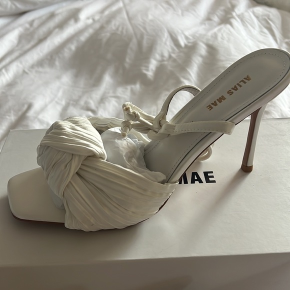 Alias Mae Mina Sandal in Ivory, never worn! Size 40 (U.S. size 9). - Picture 3 of 7